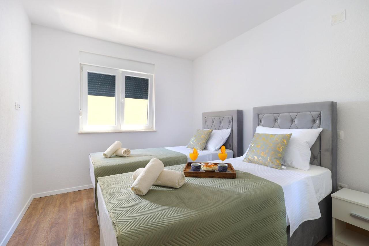 Bonaca Apartments With Terrace, Barbecue And Private Parking Kastela Exterior photo