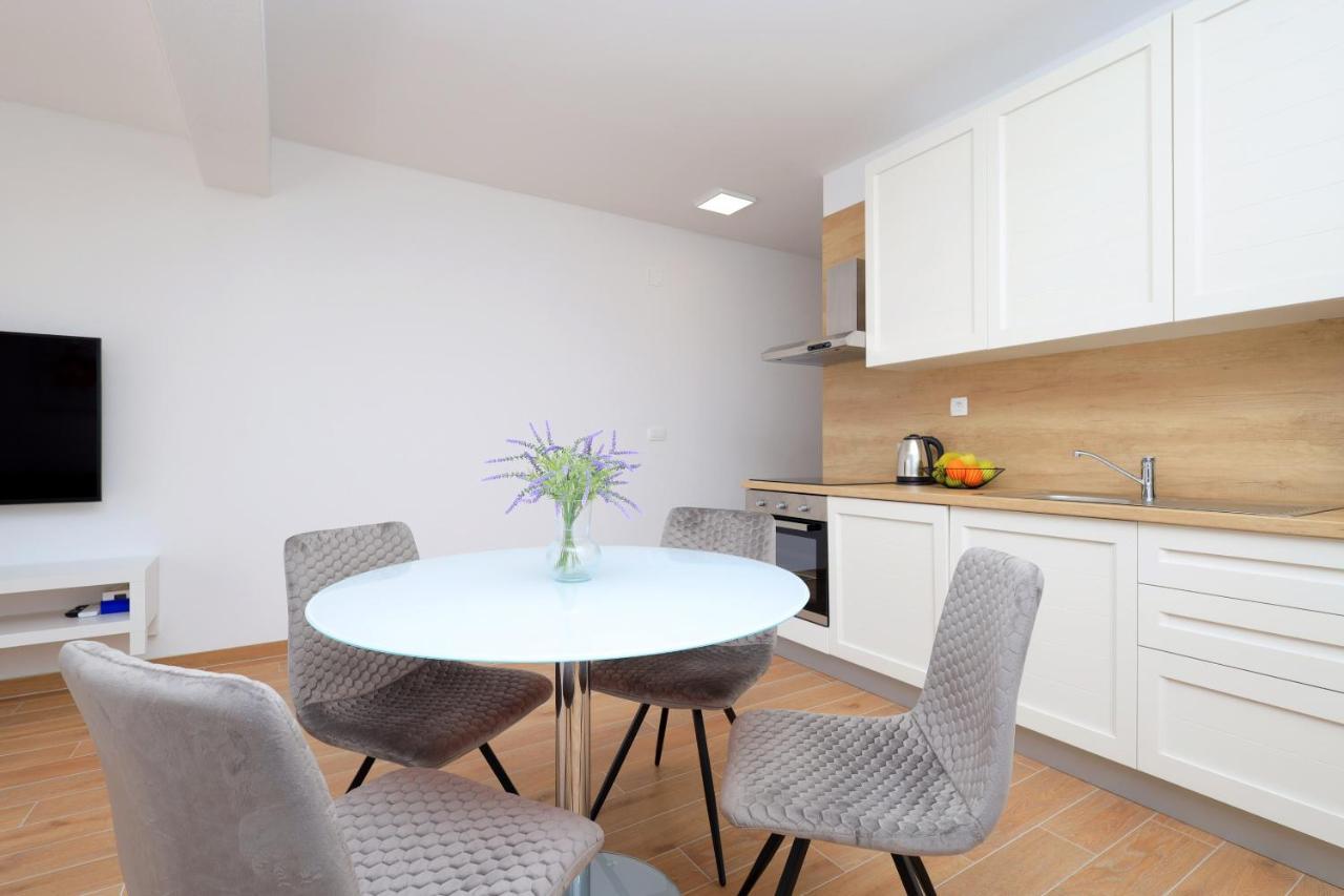 Bonaca Apartments With Terrace, Barbecue And Private Parking Kastela Exterior photo