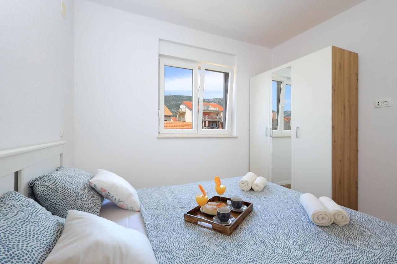 Bonaca Apartments With Terrace, Barbecue And Private Parking Kastela Exterior photo