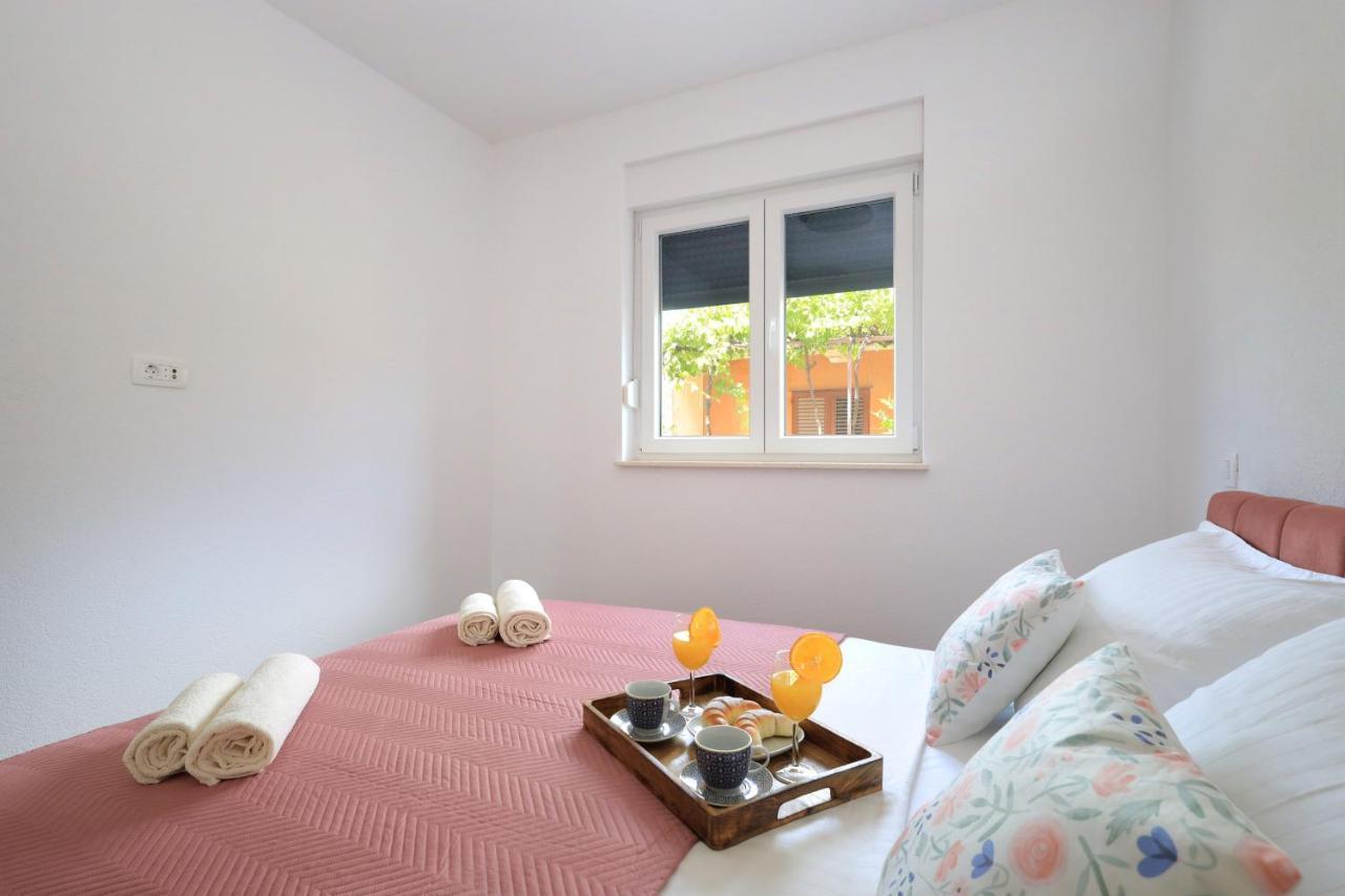 Bonaca Apartments With Terrace, Barbecue And Private Parking Kastela Exterior photo