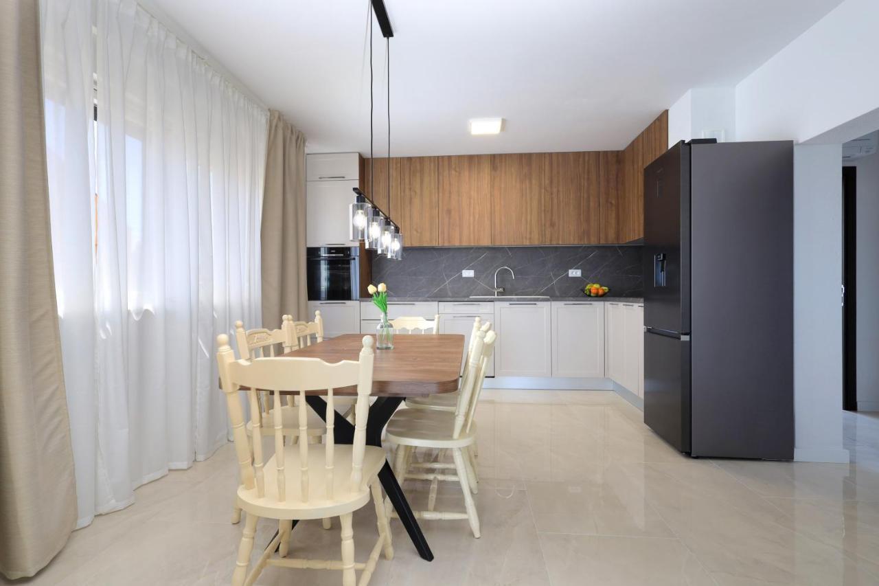 Bonaca Apartments With Terrace, Barbecue And Private Parking Kastela Exterior photo