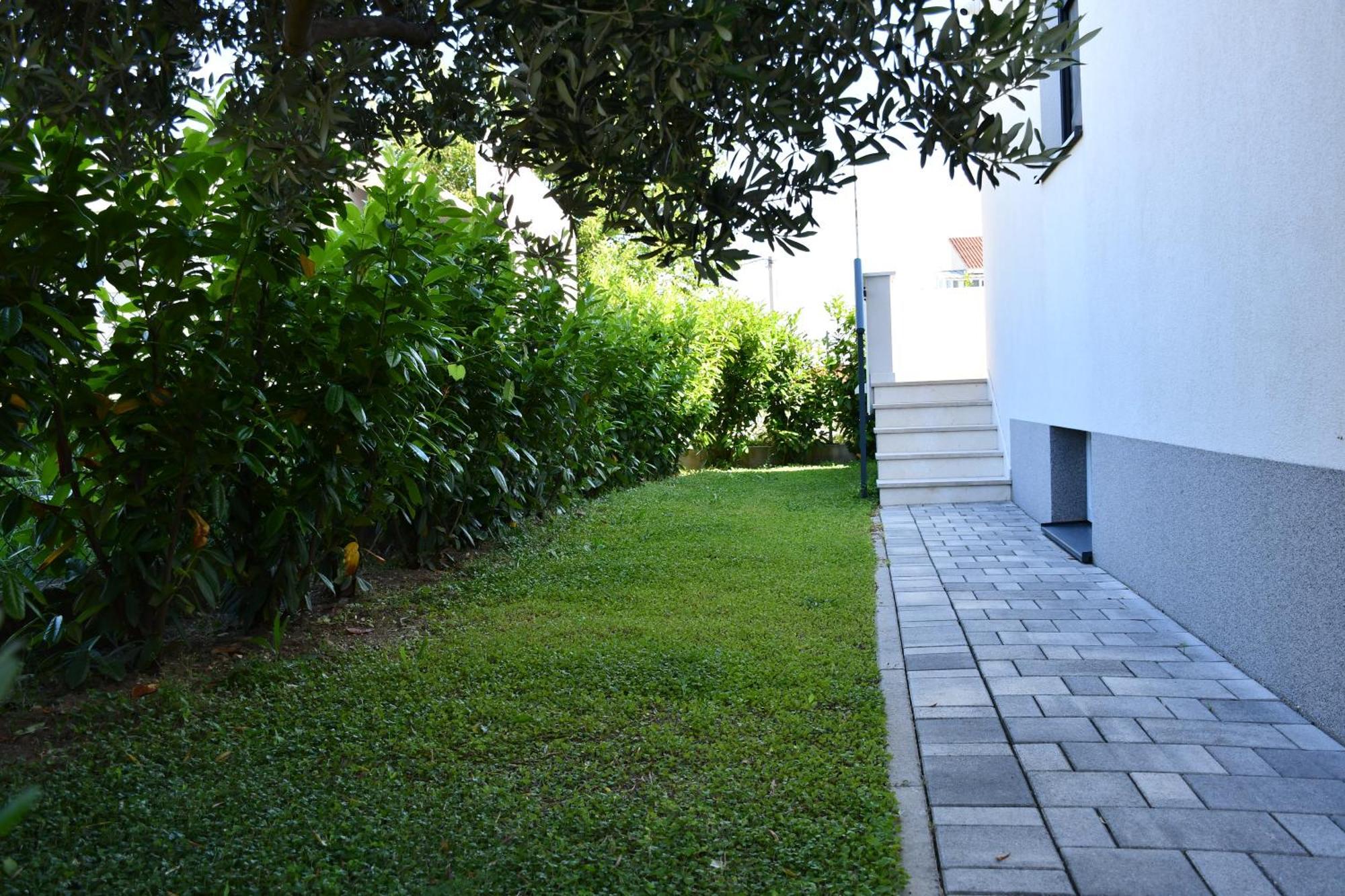 Bonaca Apartments With Terrace, Barbecue And Private Parking Kastela Exterior photo